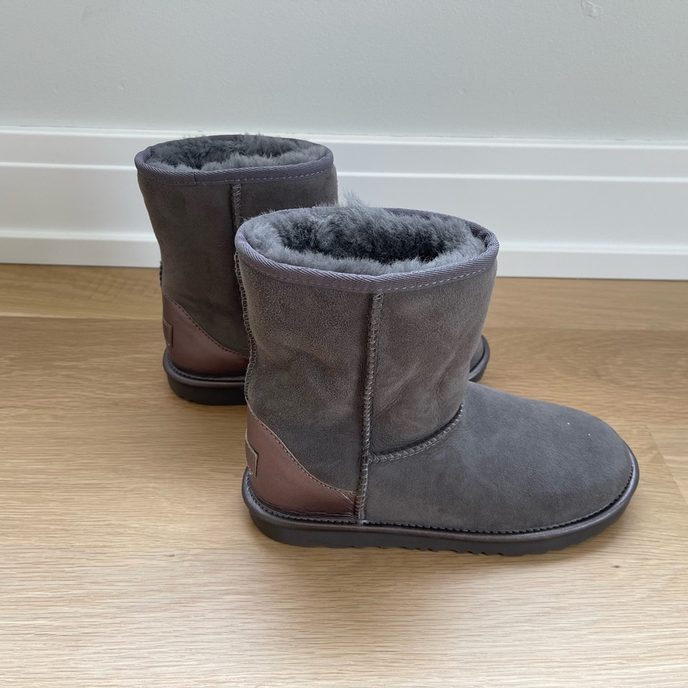UGG Kids Classic II Genuine Shearling Lined Boots in Charcoal